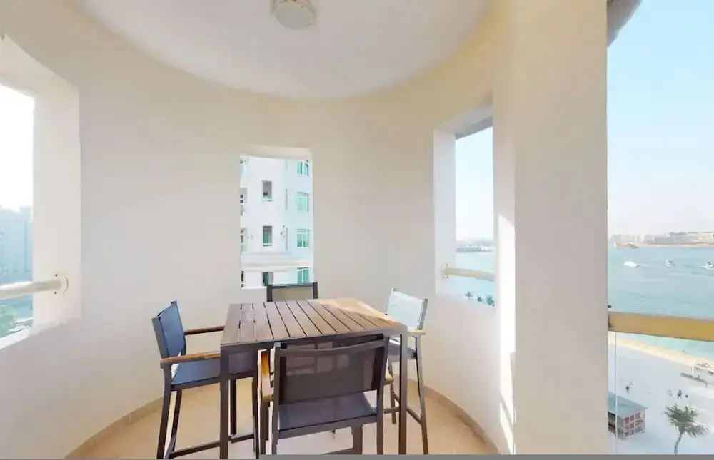 Дубай: Al Dabas Beach Views 3BD Sleeps 6 Beachfront