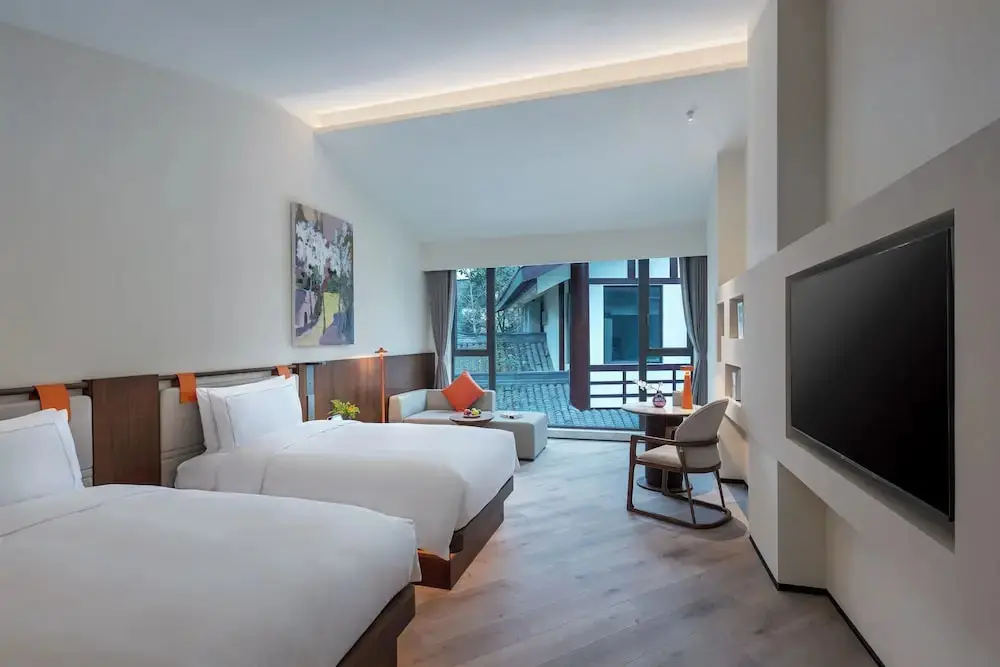 Чэнду: UrCove by Hyatt Qingchengshan Hot Spring
