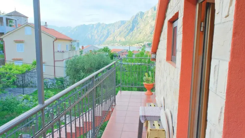 Тиват: Sea View Cozy Flat 1 Min to Beach in Montenegro