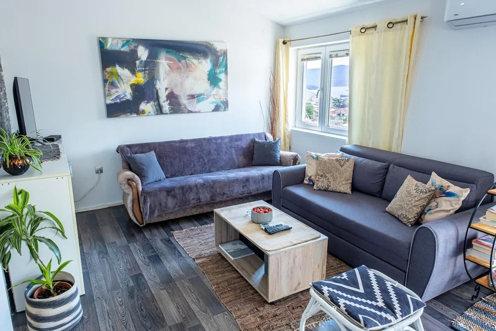 Sea View Flat w Terrace 9 min to Port in Tivat — фото 1