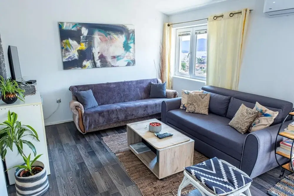 Тиват: Sea View Flat w Terrace 9 min to Port in Tivat