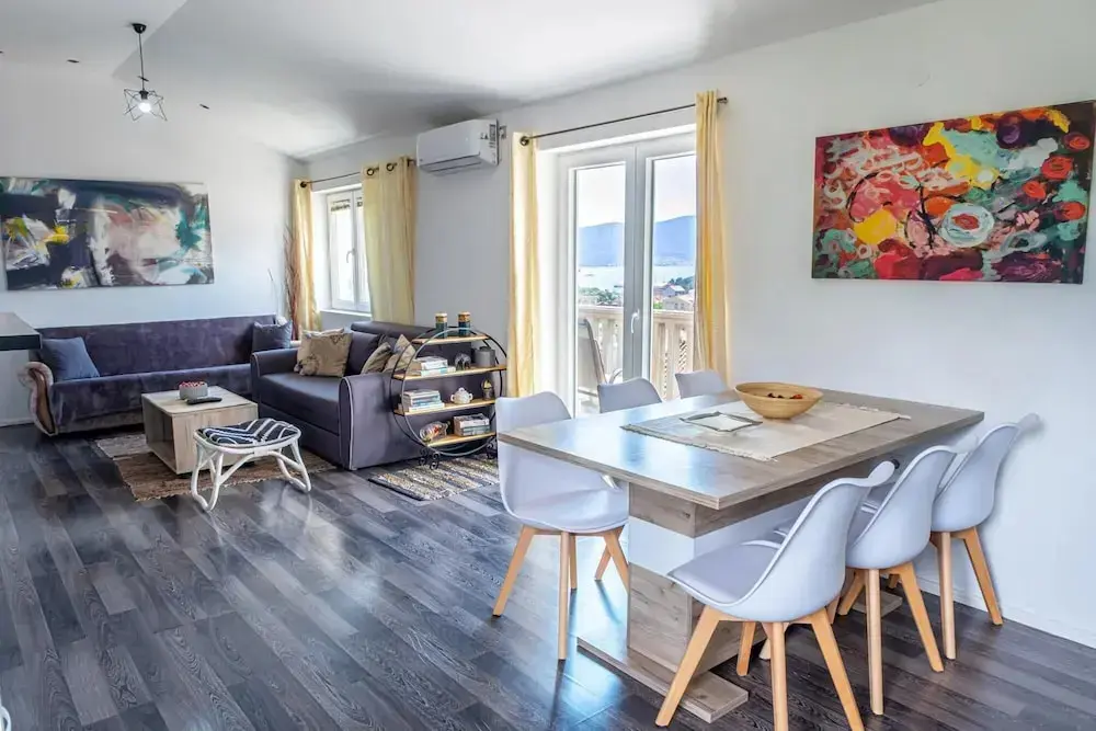 Тиват: Sea View Flat w Terrace 9 min to Port in Tivat