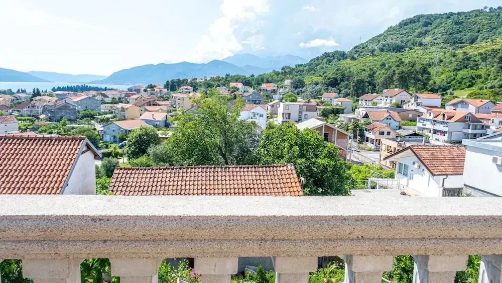 Тиват: Sea View Flat w Terrace 9 min to Port in Tivat