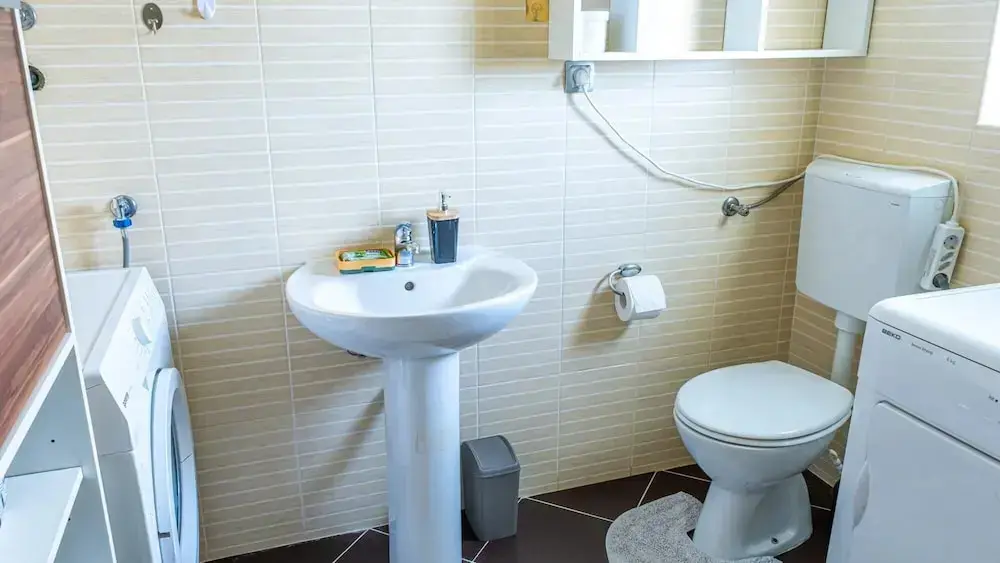 Тиват: Sea View Flat w Terrace 9 min to Port in Tivat