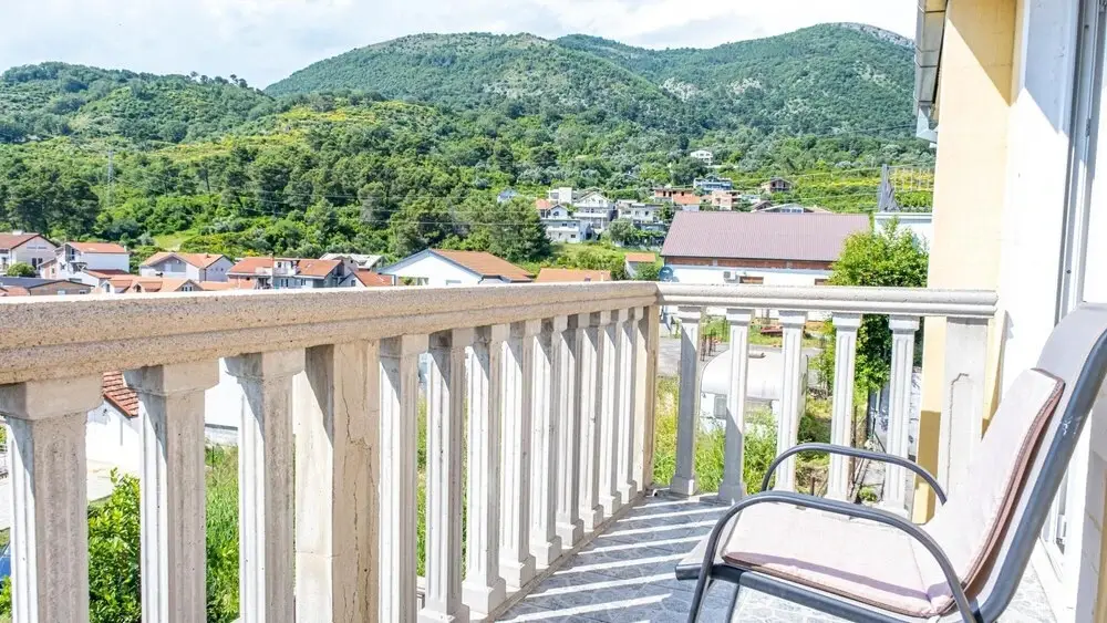 Тиват: Sea View Flat w Terrace 9 min to Port in Tivat