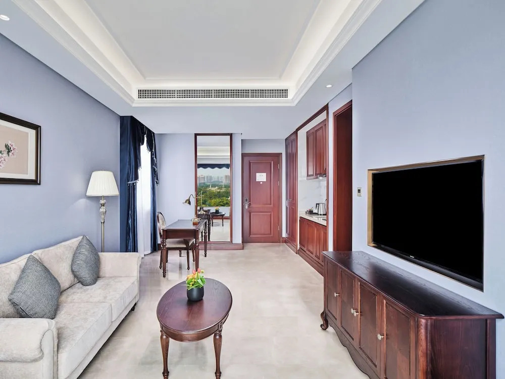 Шэньчжэнь: Shenzhen Guangming CIMC Executive Hotel