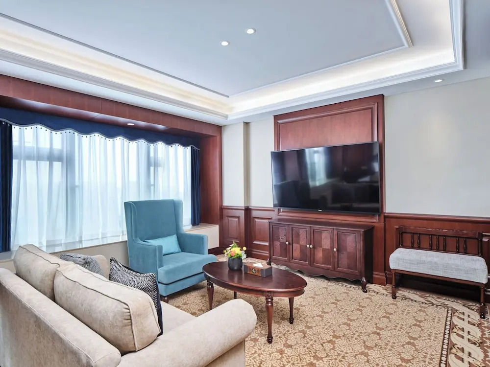 Шэньчжэнь: Shenzhen Guangming CIMC Executive Hotel