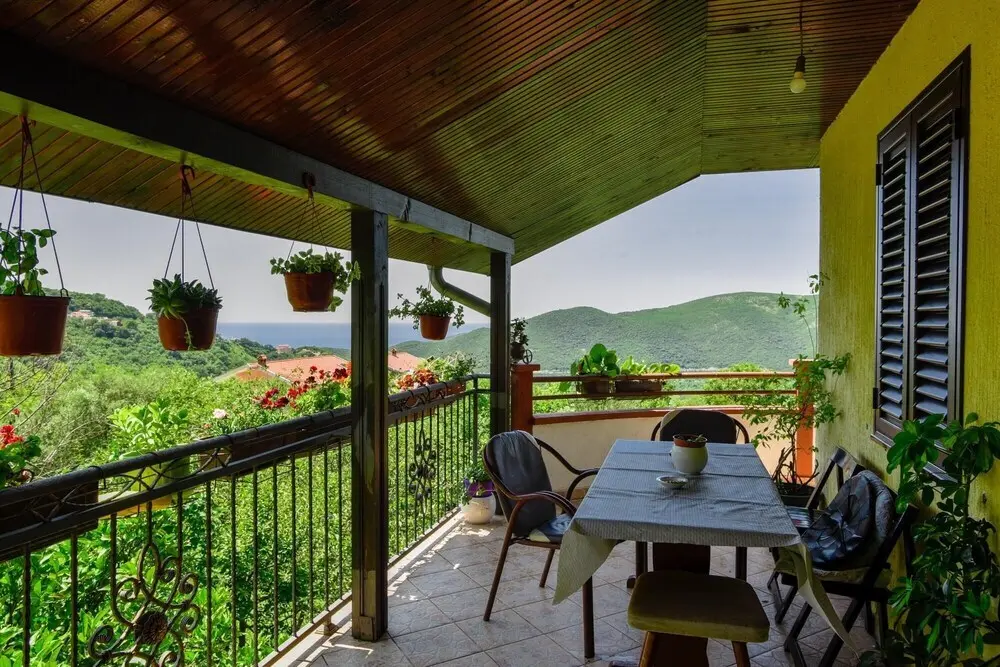Будва: Sea View Villa w Terrace 10 Min to Beach in Budva