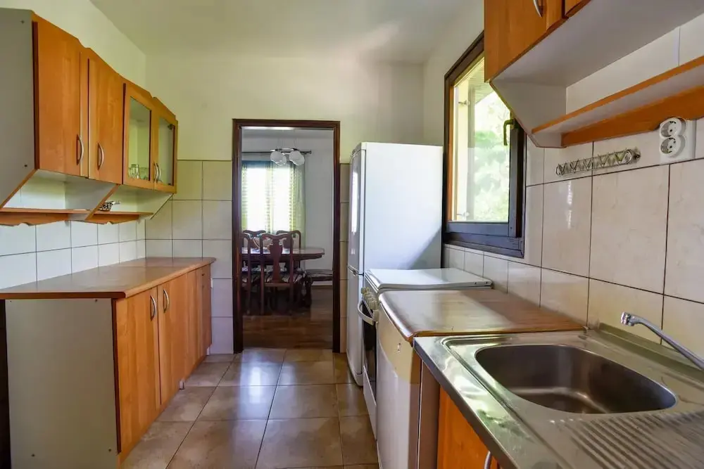 Будва: Sea View Villa w Terrace 10 Min to Beach in Budva