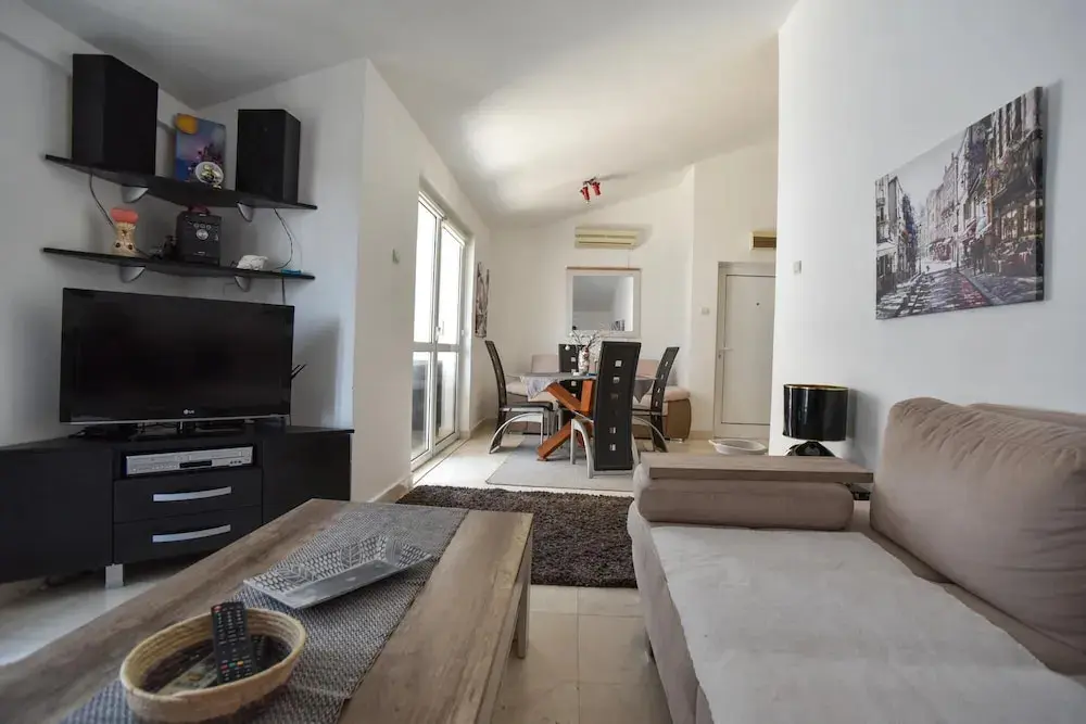 Будва: Sea View Flat w Balcony 10 min to Budva Beach