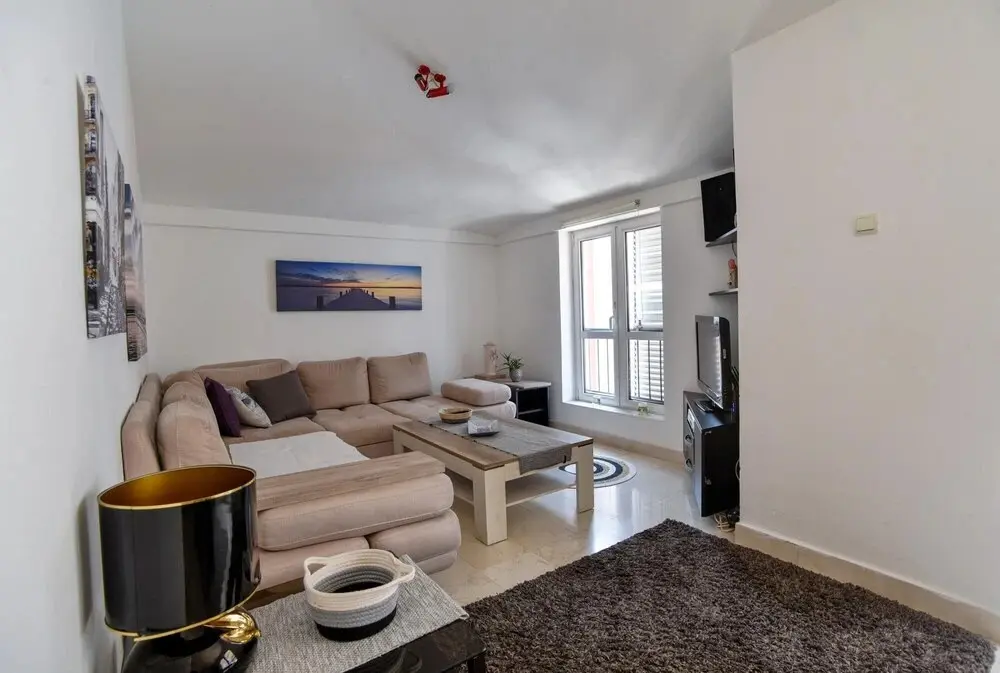 Будва: Sea View Flat w Balcony 10 min to Budva Beach