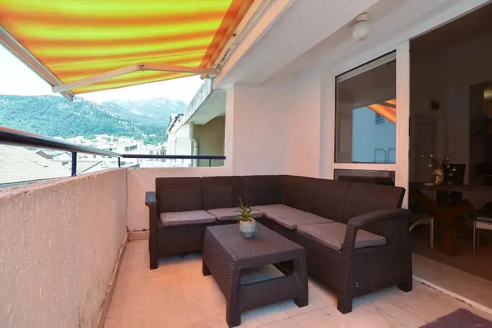 Sea View Flat w Balcony 10 min to Budva Beach — фото 1