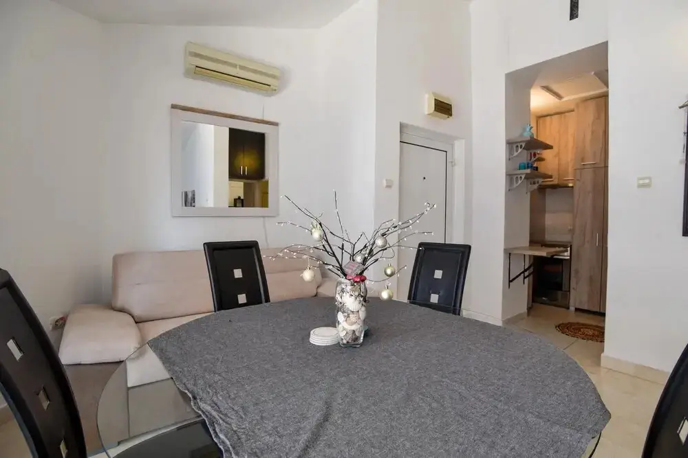 Будва: Sea View Flat w Balcony 10 min to Budva Beach