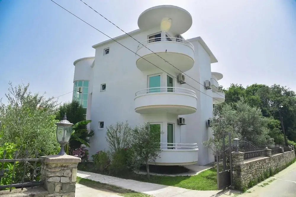 Ульцинь: Vacation Flat w Balcony 5 min to Beach in Ulcinj