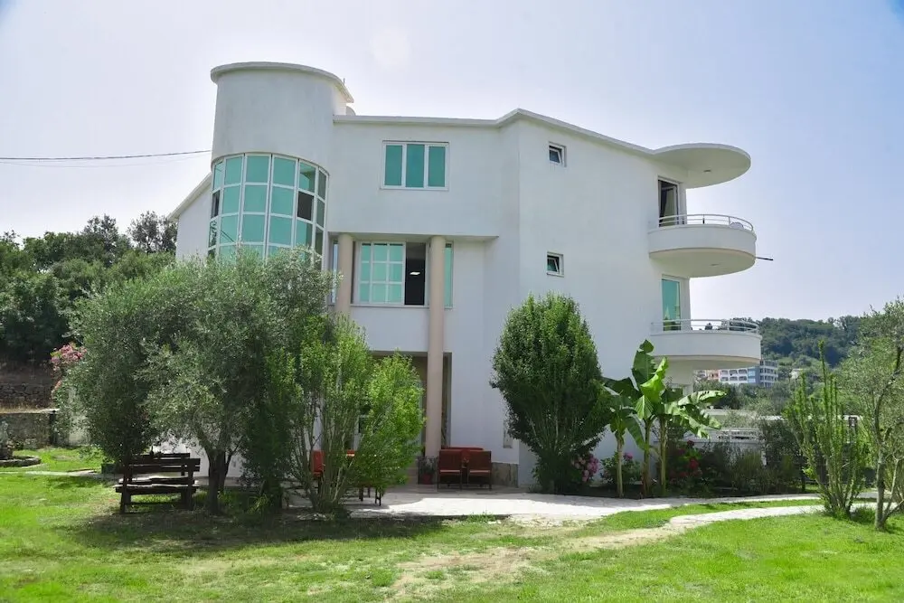 Ульцинь: Flat w Garden and Balcony 5 min to Beach in Uljinc