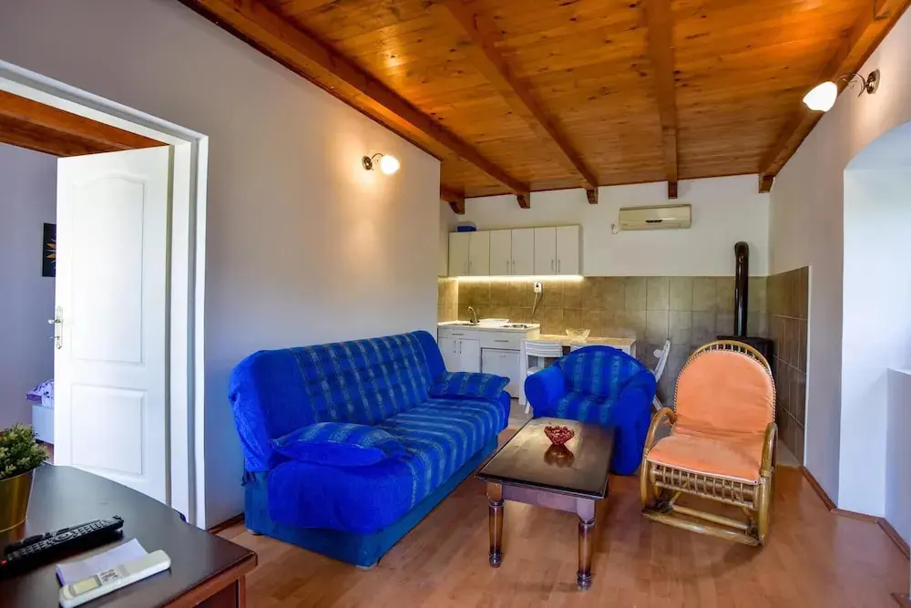 Загора: Nature View House w Terrace Near Beach in Budva