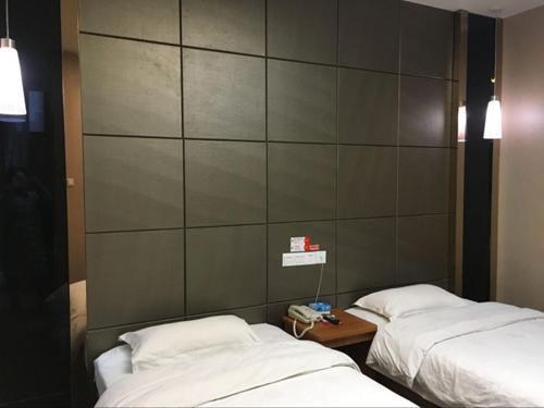 Шэньцю: Thank Inn Chain Hotel Henan Zhoukou Shenqiu Dongguan Bus Station