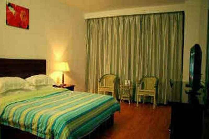 Баодин: Super 8 Hotel Baoding Laiyuan Guang Chang Da Jie