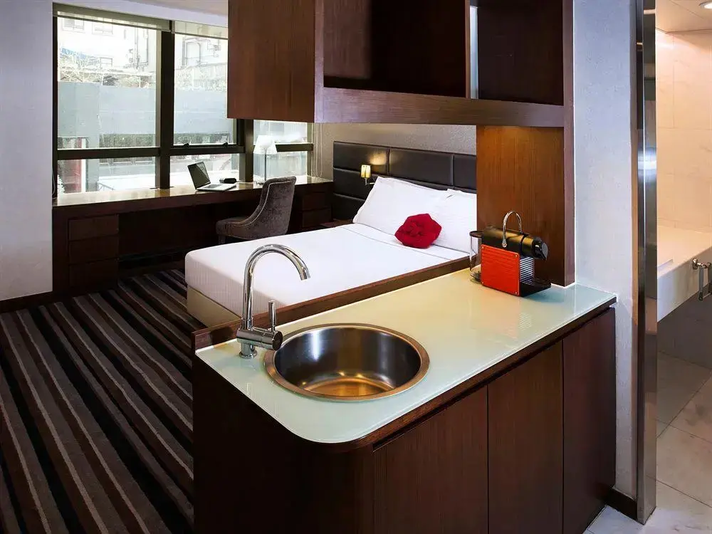 Гонконг: Travelodge Central,Hollywood Road