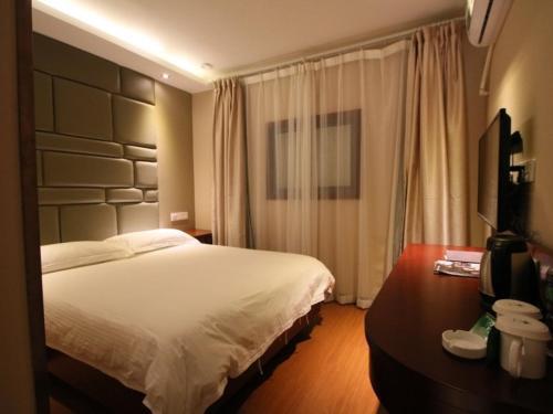 Шанхай: GreenTree Inn ShangHai Gongkang Express Hotel