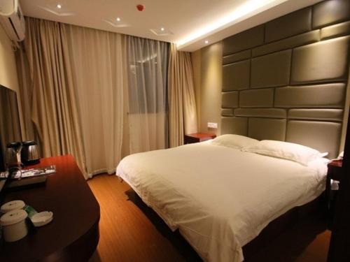 Шанхай: GreenTree Inn ShangHai Gongkang Express Hotel