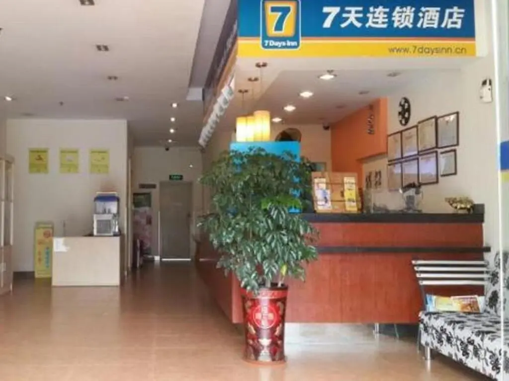Джиангме: 7 Days Inn Jiangmen 1st Gangkou Road Phoenix Mountain Station Branch