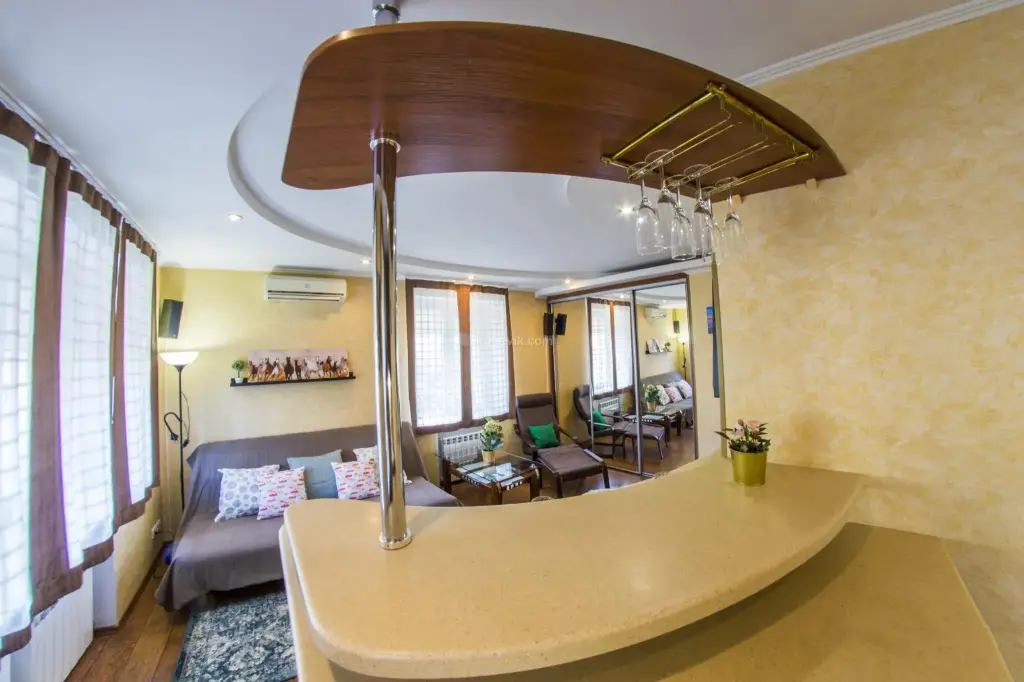 Омск: RENT-servis Apartamenty v istoricheskom tsentre Omska na Lermontova