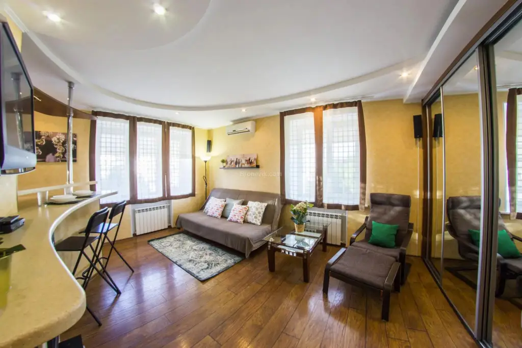Омск: RENT-servis Apartamenty v istoricheskom tsentre Omska na Lermontova