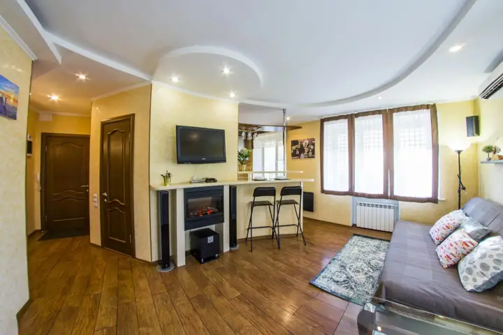 Омск: RENT-servis Apartamenty v istoricheskom tsentre Omska na Lermontova