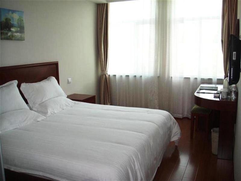 Шанхай: GreenTree Inn ShangHai JiaDing the South of F1 Circuit FangTai Hardware Market Express Hotel