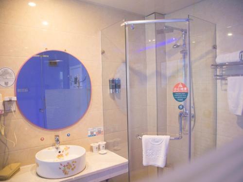 Люян: GreenTree Inn ShanXi LuLiang FengShan Road Central Park Express Hotel