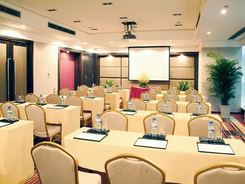 Шанхай: Howard Johnson by Wyndham Huaihai Hotel Shanghai