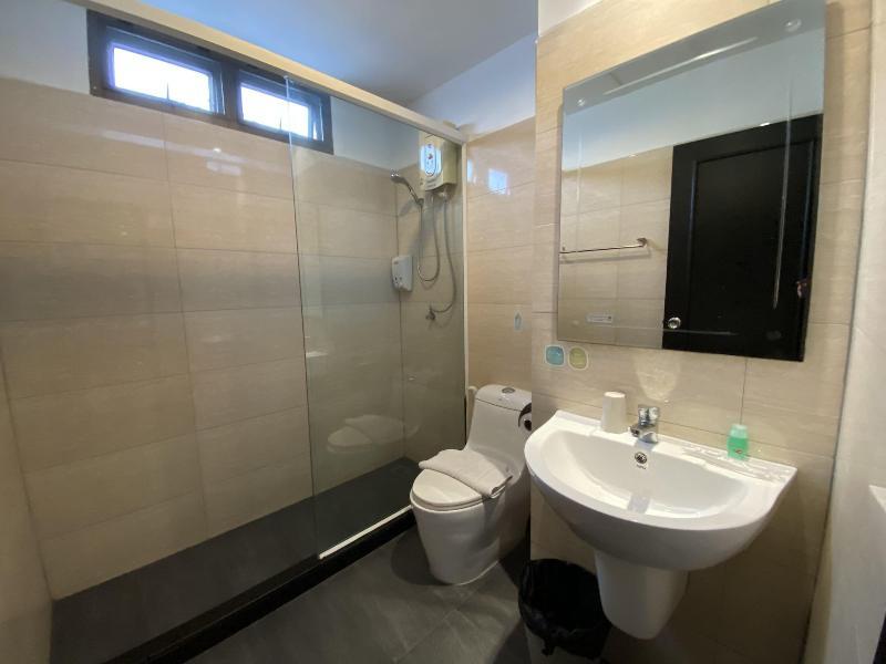 Бангкок: Formerly RedDoorz Premium near Ekkamai BTS Station