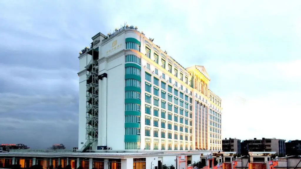 Holiday Inn Shifu Hotel — фото 1