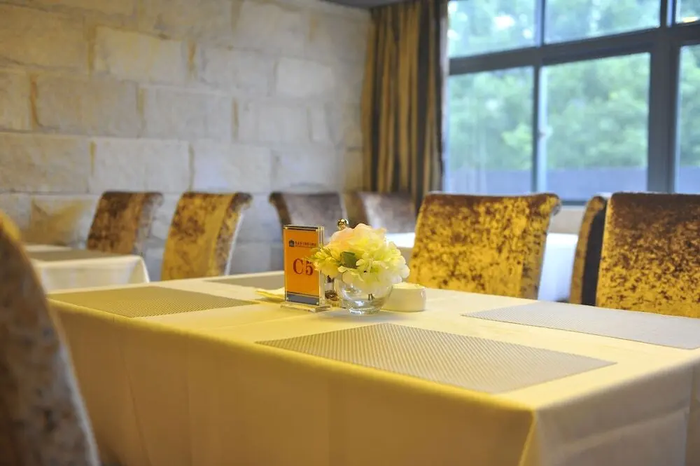 Чжанцзяцзе: Best Western Plus Grand Hotel Zhangjiajie