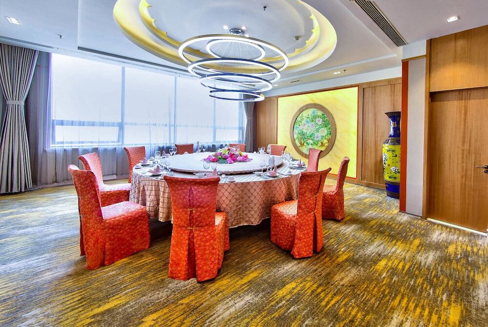 Далянь: Holiday Inn Express Dalian City Centre, an IHG Hotel