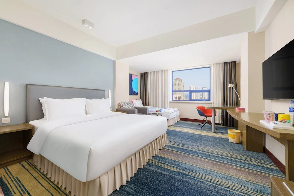 Далянь: Holiday Inn Express Dalian City Centre, an IHG Hotel