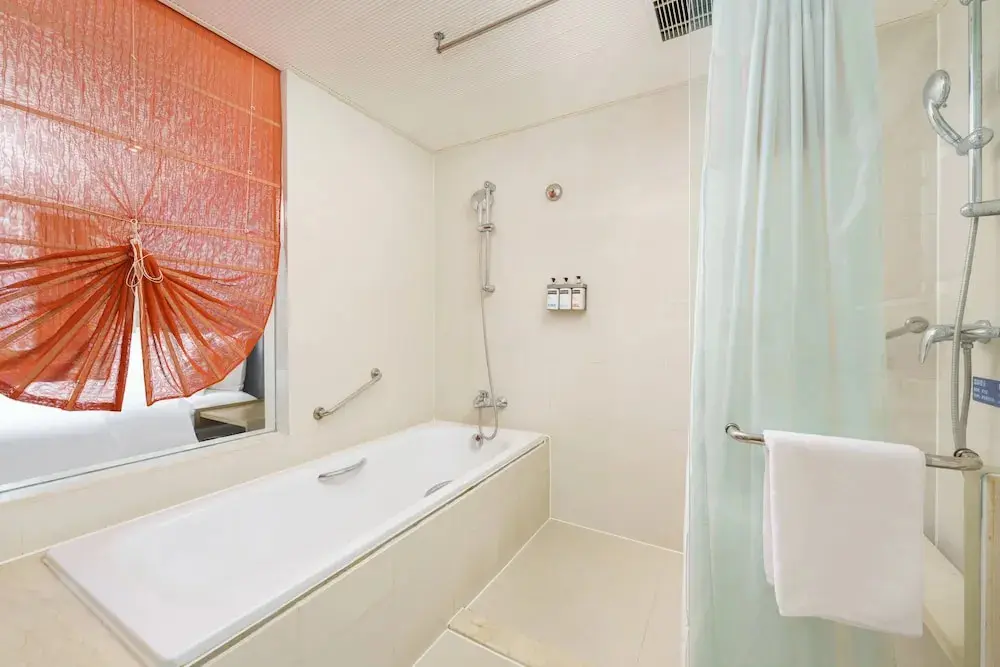 Далянь: Holiday Inn Express Dalian City Centre, an IHG Hotel