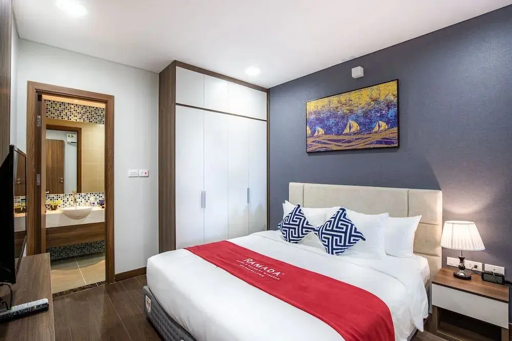 Халонг: Ramada Hotel & Suites By Wyndham Ha Long Bay View