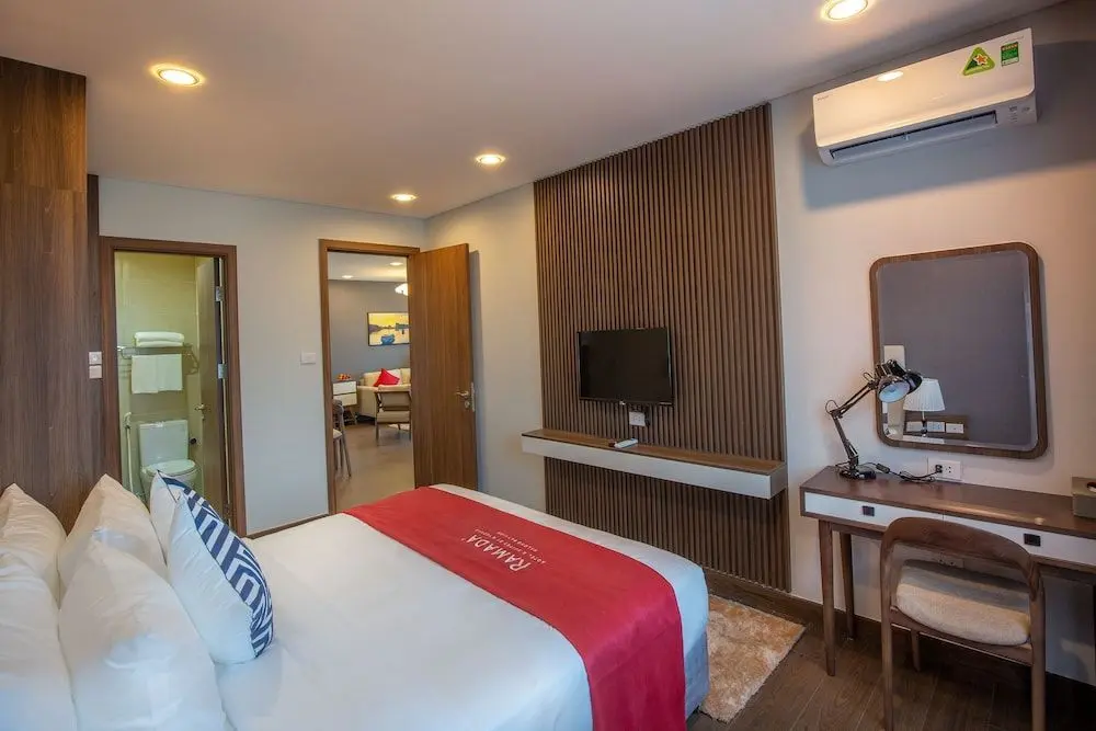Халонг: Ramada Hotel & Suites By Wyndham Ha Long Bay View