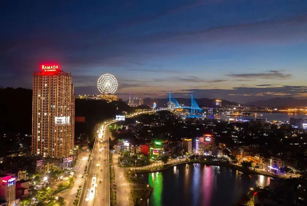 Халонг: Ramada Hotel & Suites By Wyndham Ha Long Bay View
