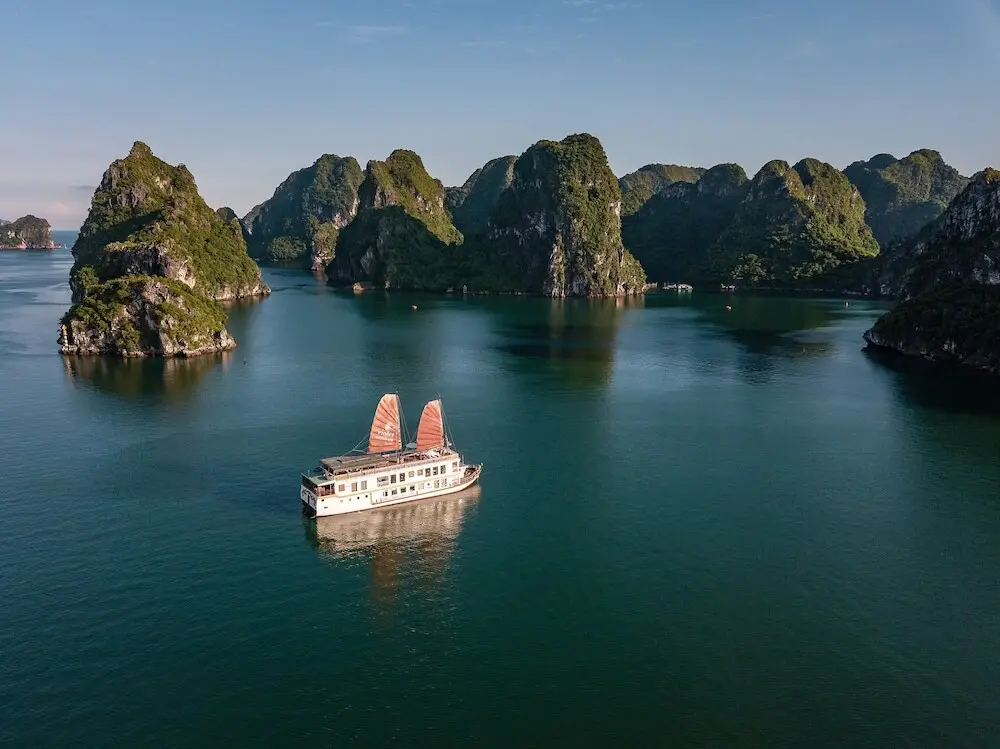 Heritage Line Violet cruise – Ha Long Bay & Lan Ha Bay — фото 1