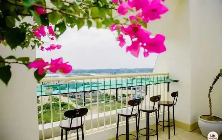Хоанг Май: Song Quynh Hotel
