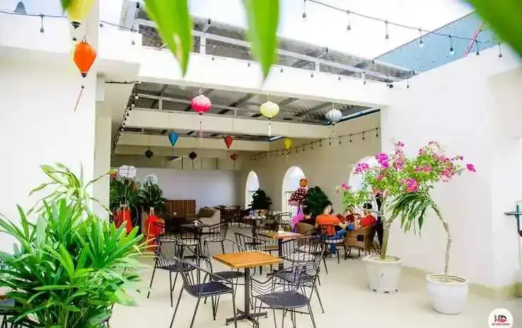 Хоанг Май: Song Quynh Hotel
