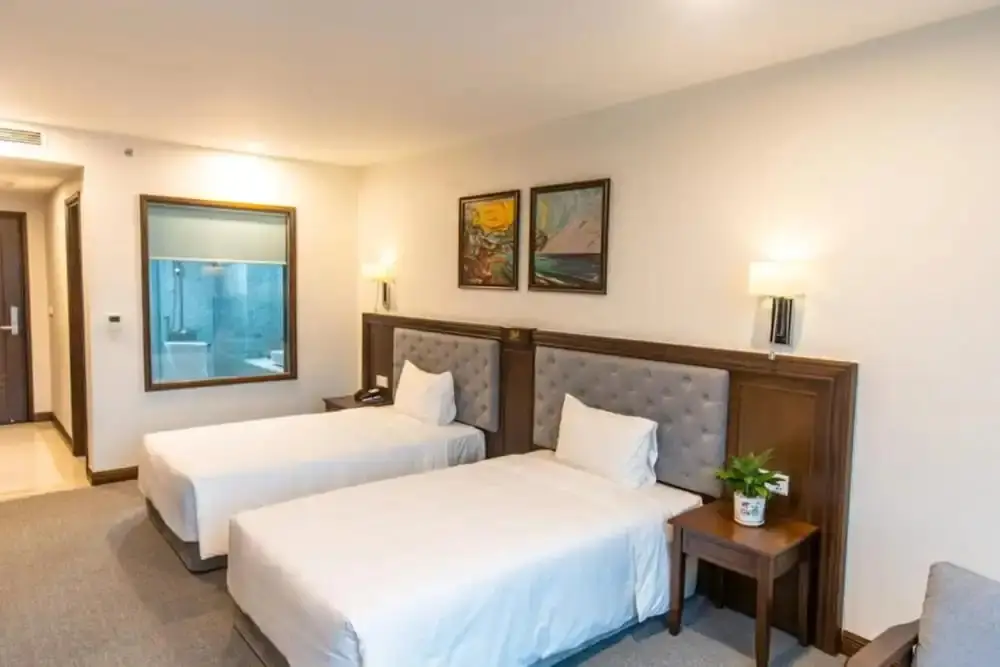 Халонг: Peace Hotel Ha Long