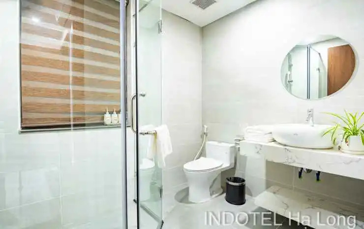 Халонг: Indotel Ha Long