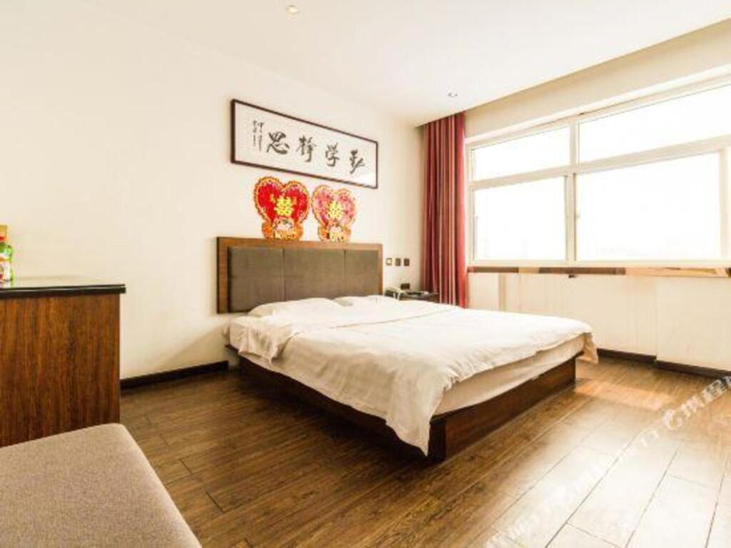 Баодин: Dingzhou Canmei Hotel (The Health Shop)