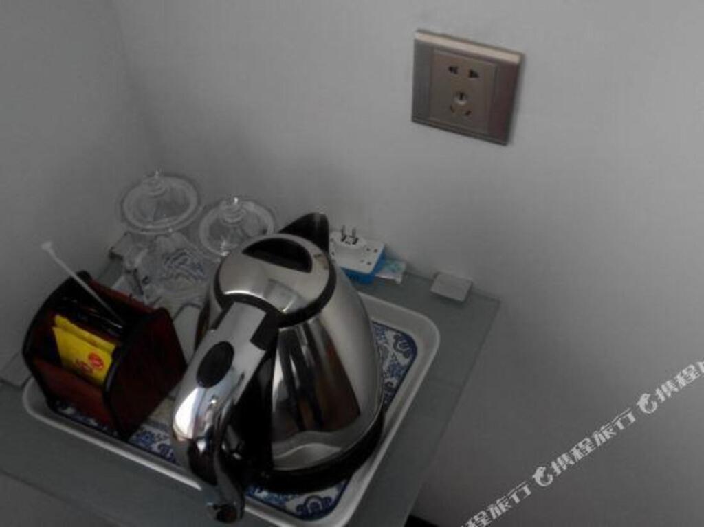 Баодин: Dingzhou Canmei Hotel (The Health Shop)