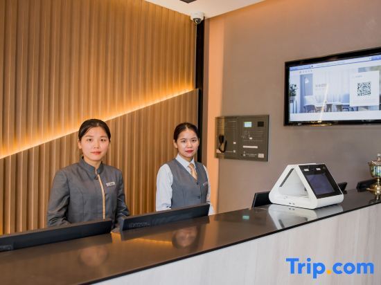Шанхай: Home Inn Selected (Shanghai World Expo Tangqiao Metro Station)