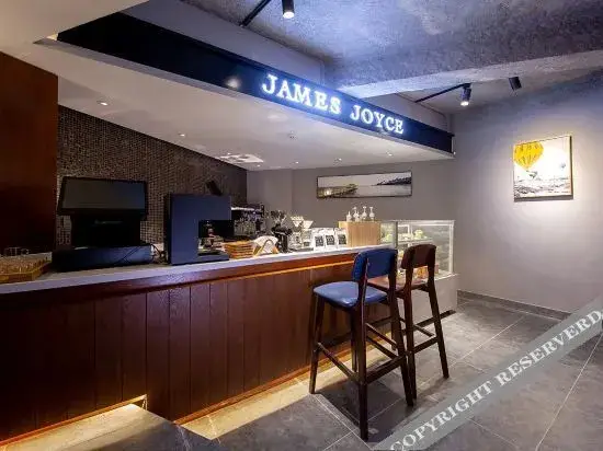 Ухань: James Joyce Coffetel (Wuhan Jianghan Road Metro Station Pedestrian Street Store)